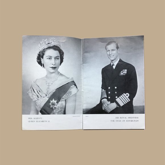 A Rare 1953 Coronation Booklet from the City of Council of Newcastle upon Tyne - Picture 3 of 11